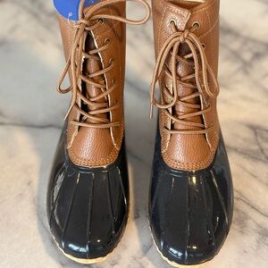 JBU Waterproof, faux-fur lined boots. Excellent condition, never worn. Size 91/2